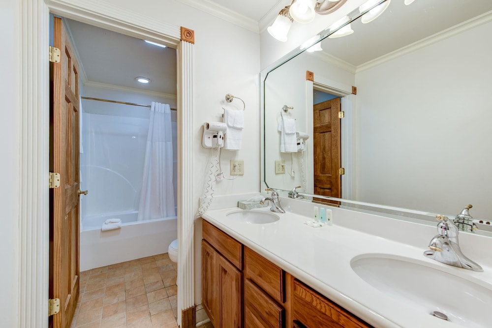 Quality Inn Creekside - Downtown Gatlinburg 28/45