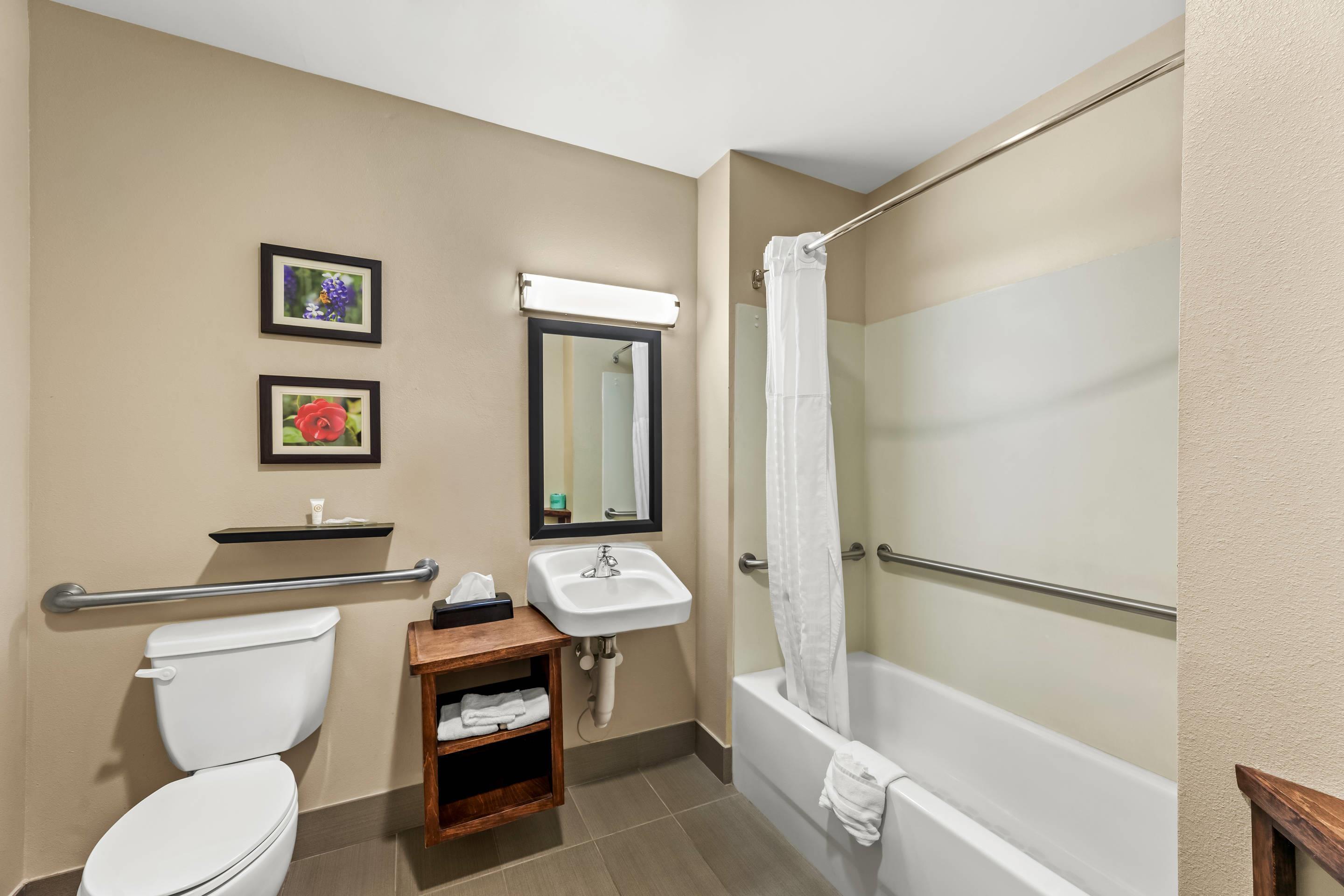 Room, 2 Queen Beds, Comfort Inn Suites Tuscumbia Muscle Shoals 4/5