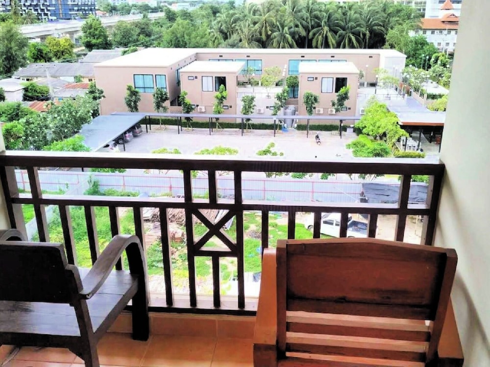 LaOr INN HUA HIN 38/51