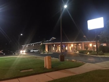American Inn and Suites Ionia 37/47