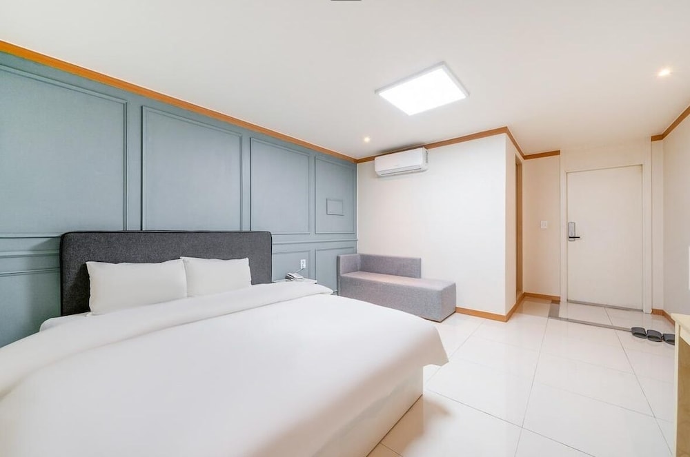 JM Hotel 7/66