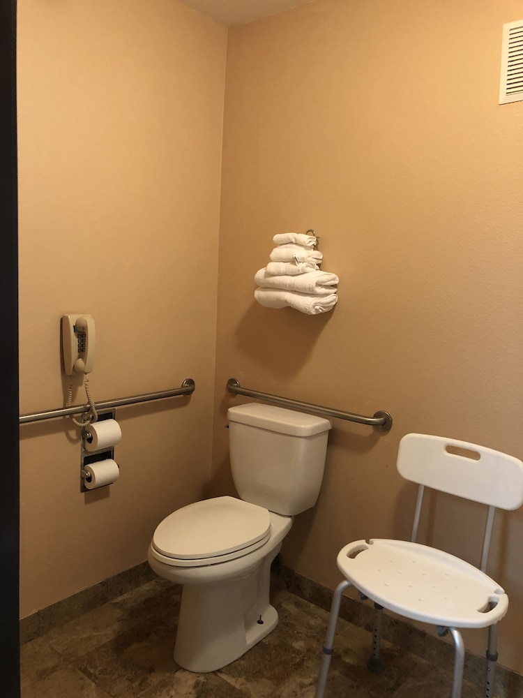 Americas Best Value Inn & Suites Forest Grove Hillsboro 18/34