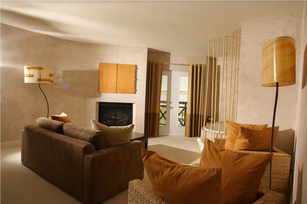 Chateau Bromont 29/38