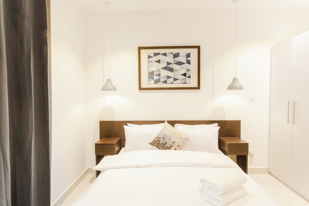 DELUXE, STUDIO, QUEEN BED