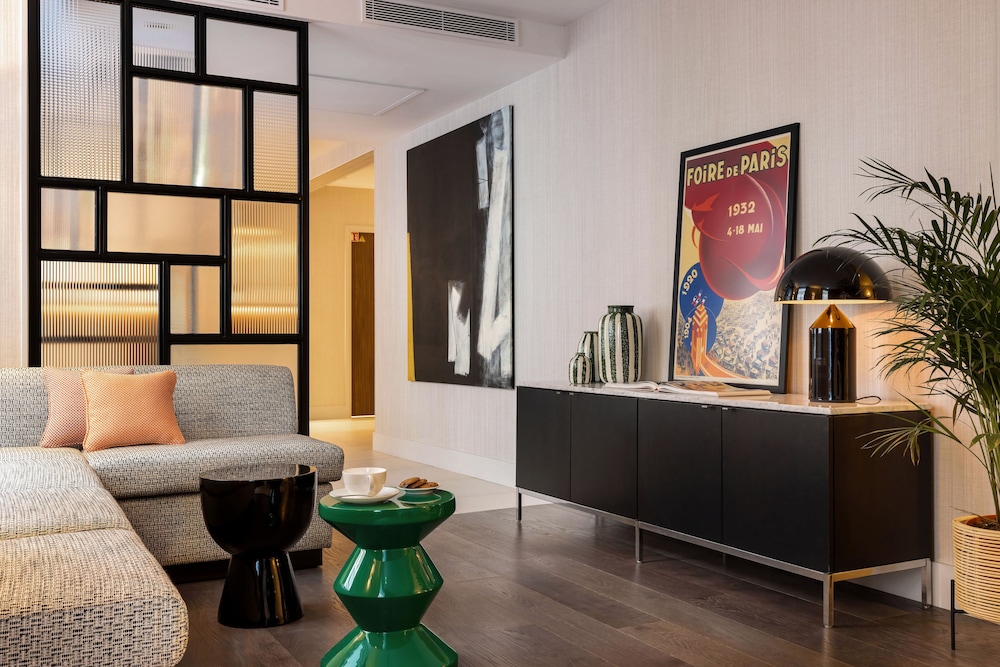 Hotel Moderniste 34/47