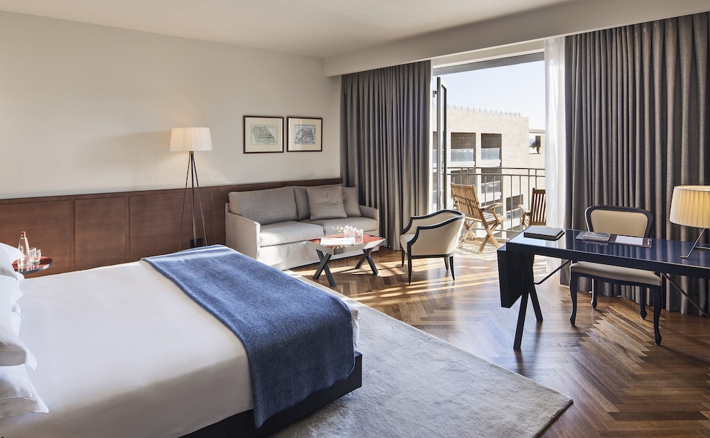 DELUXE, TWIN BEDS, OLD CITY VIEW, ALCOVE, BALCONY