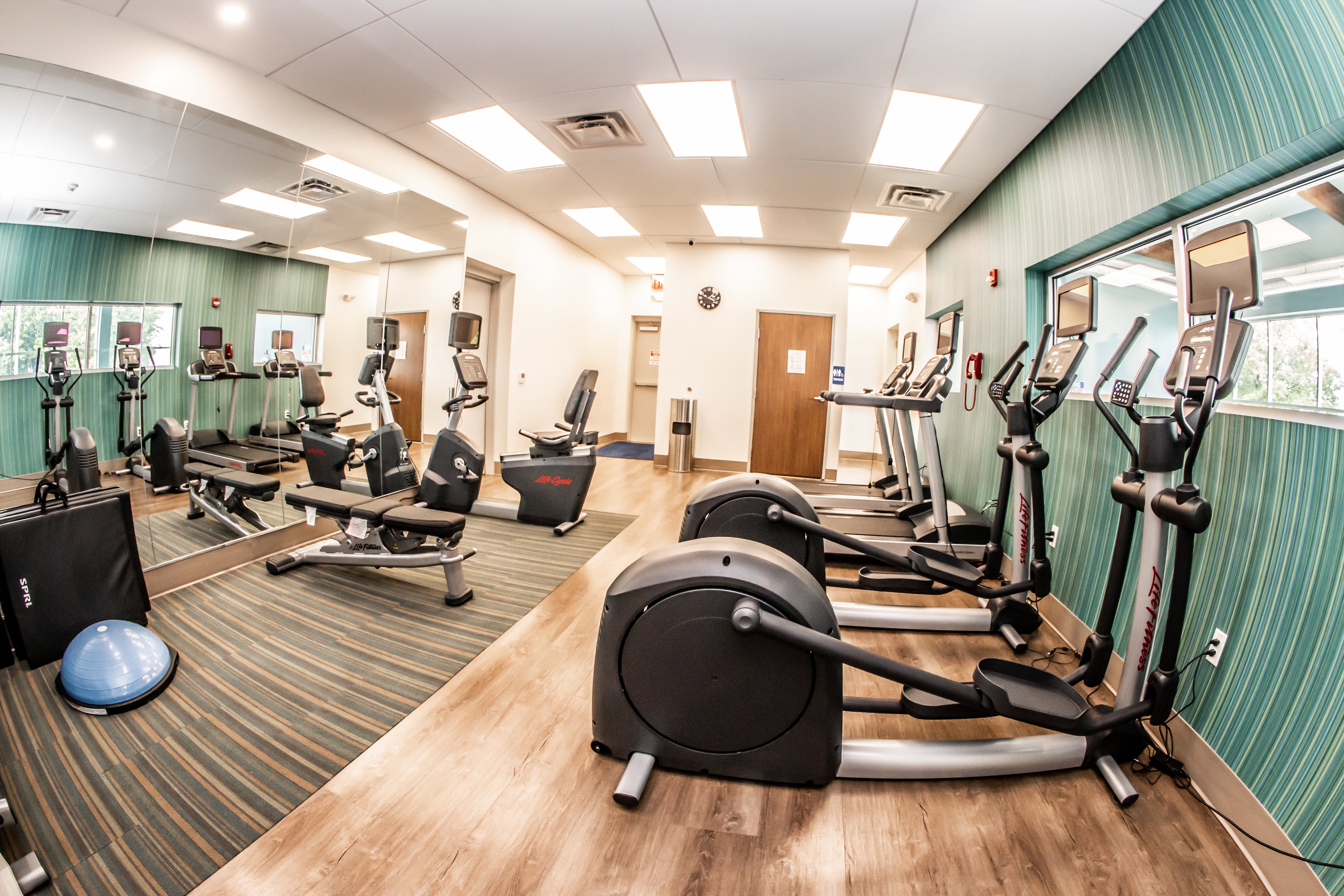 Holiday Inn Express Allentown North 40/62