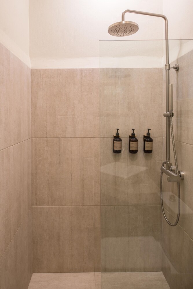 Verina Suites 16/50