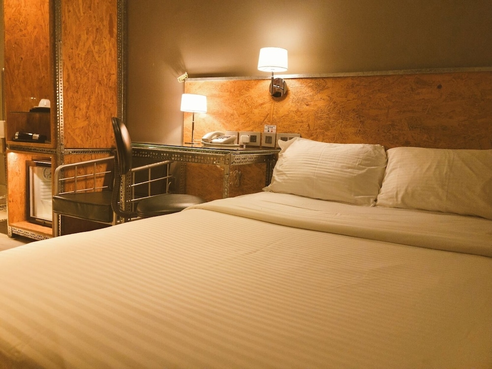 Ind Hotel 13/40