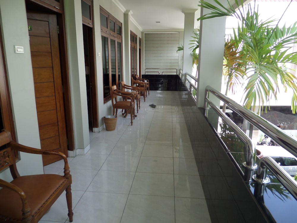 ARINI HOTEL 11/43
