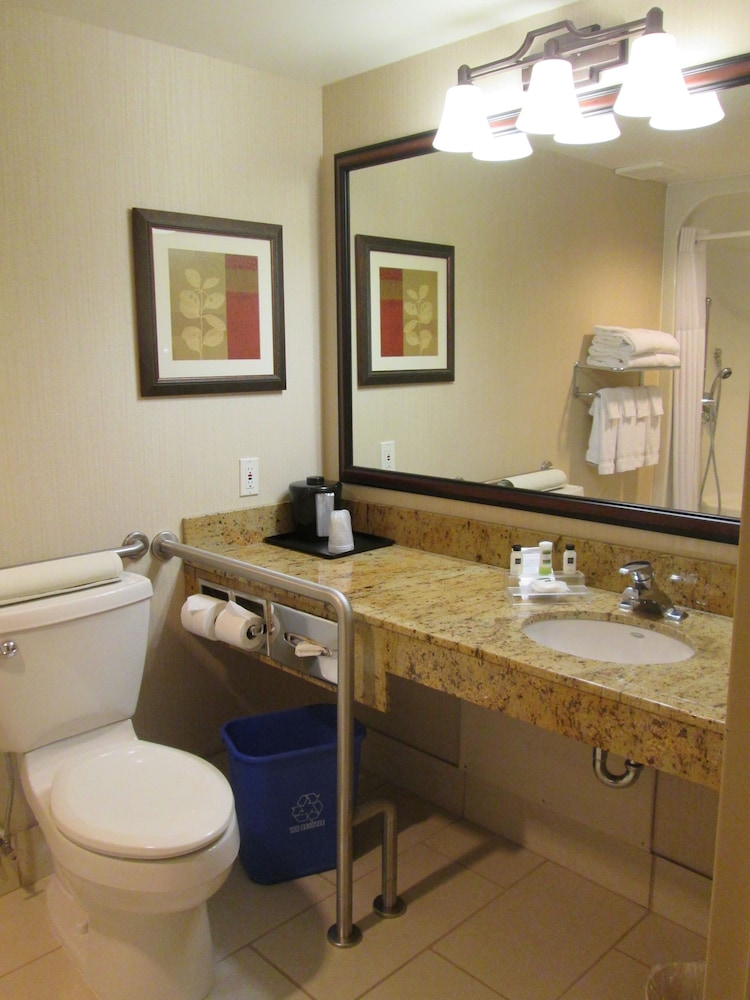 Country Inn & Suites by Radisson, Calgary-Northeast 33/35