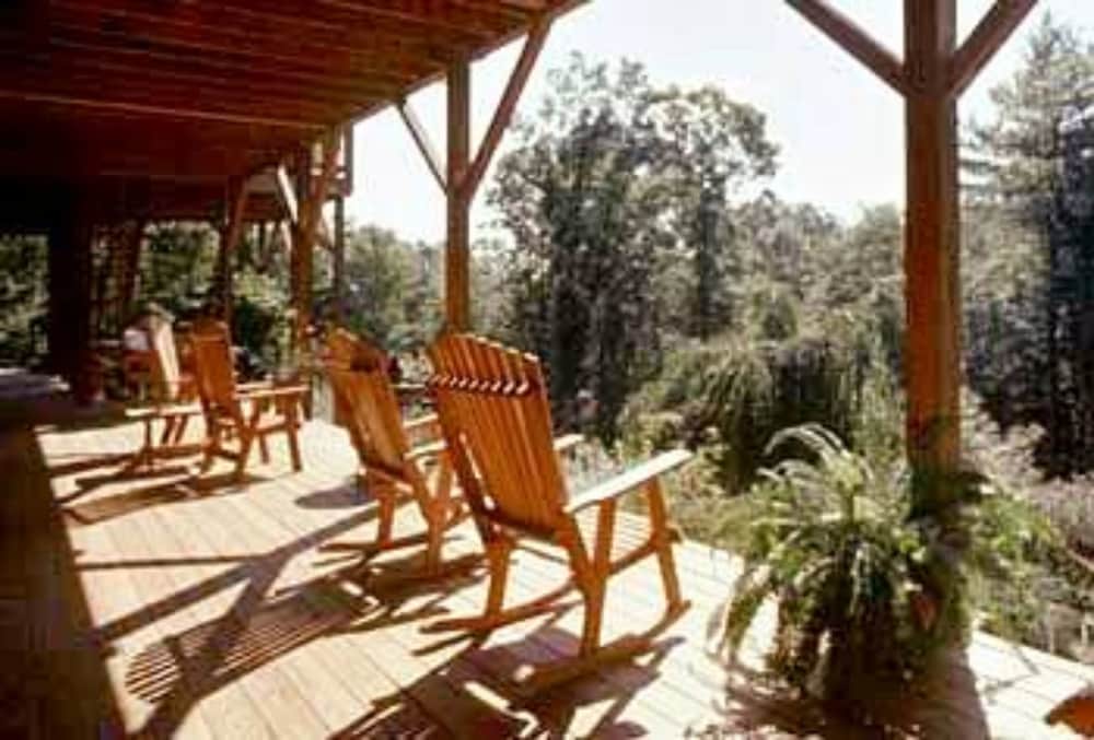 Bent Creek Lodge Bed &amp; Breakfast 30/50