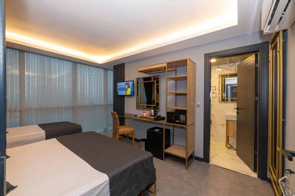 Fly And Stay Airport Hotel 31/55
