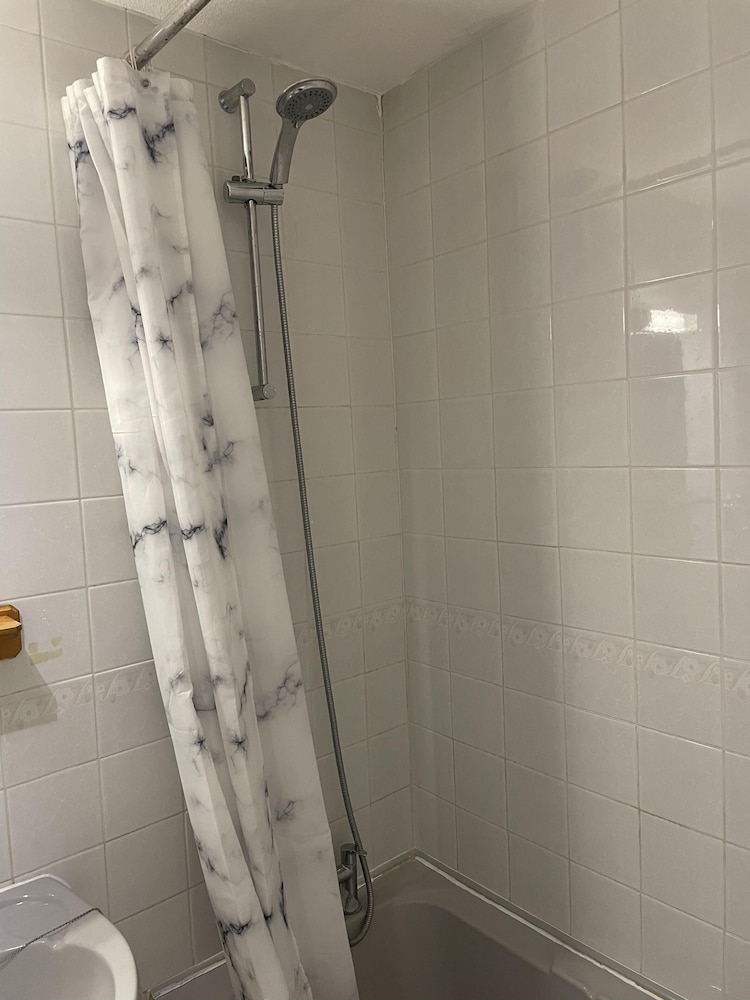 OYO Diamonds Inn 35/70