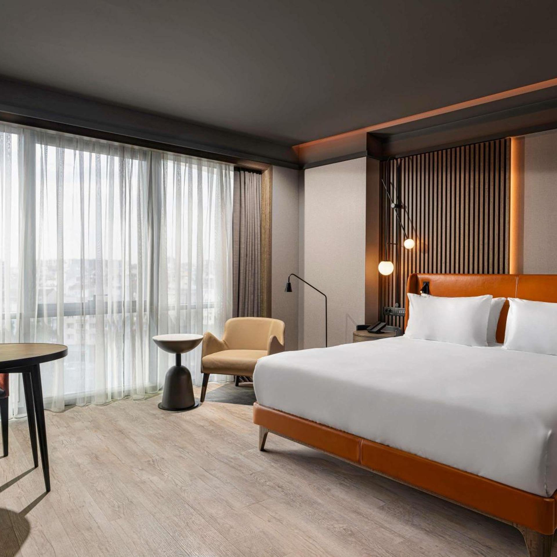 Superior, Double Bed, City Side