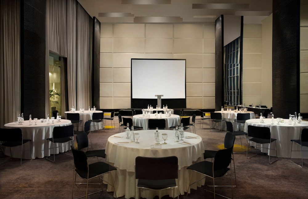 ARTOTEL TS Suites Surabaya 26/34