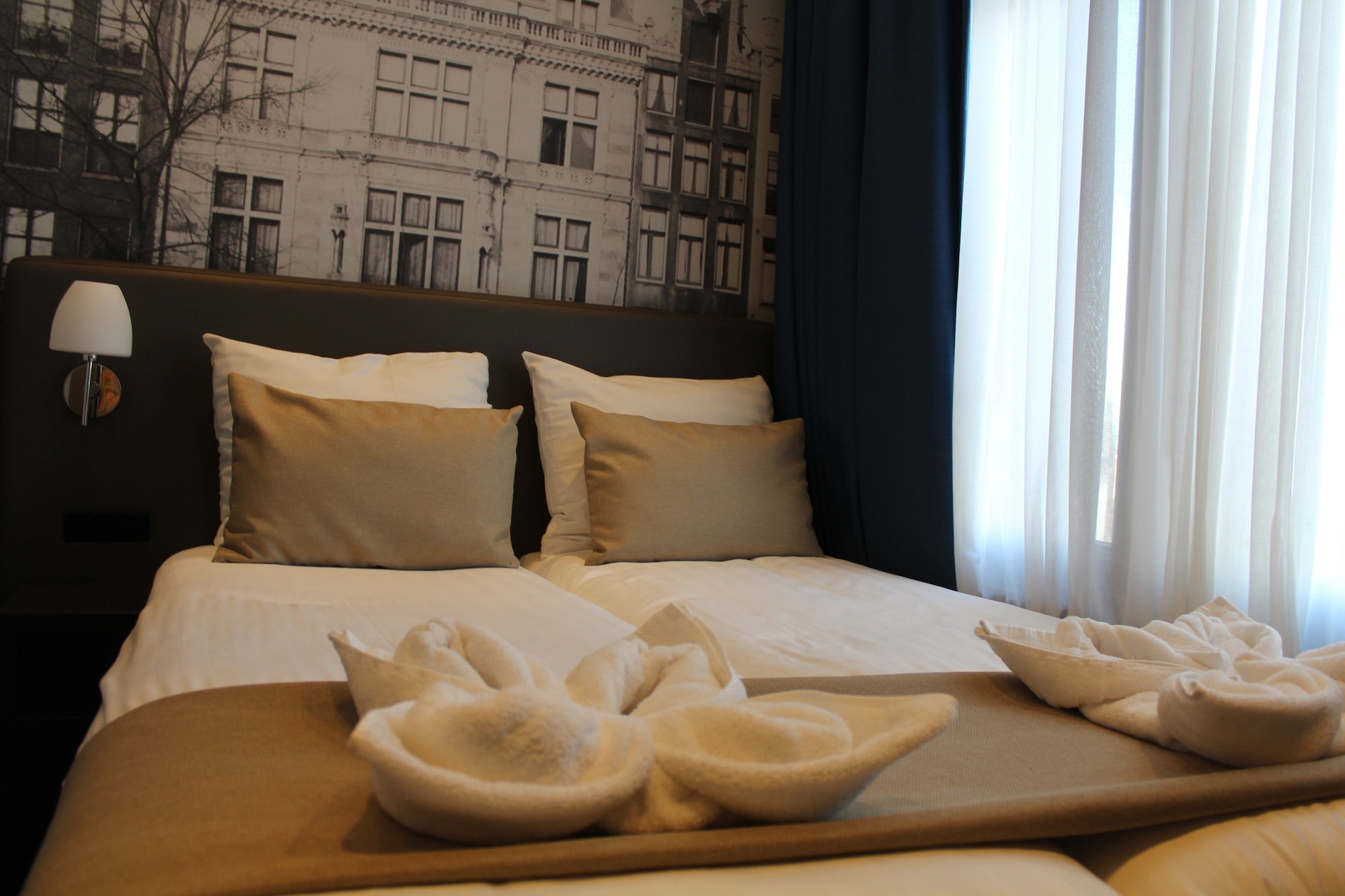 BASIC, TWIN BEDS