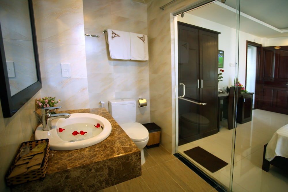 Azura Hotel 26/28
