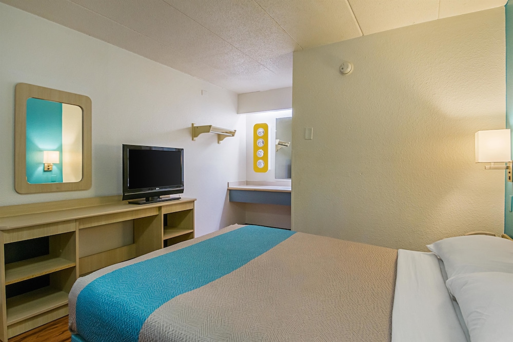 Motel6 Knoxville, TN - North 29/45