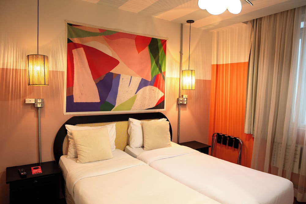 STANDARD, TWIN BEDS