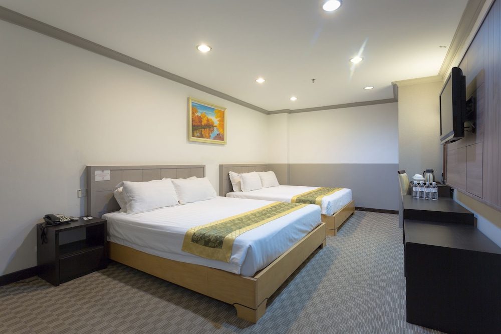 Hallmark Hotel Leisure 14/37