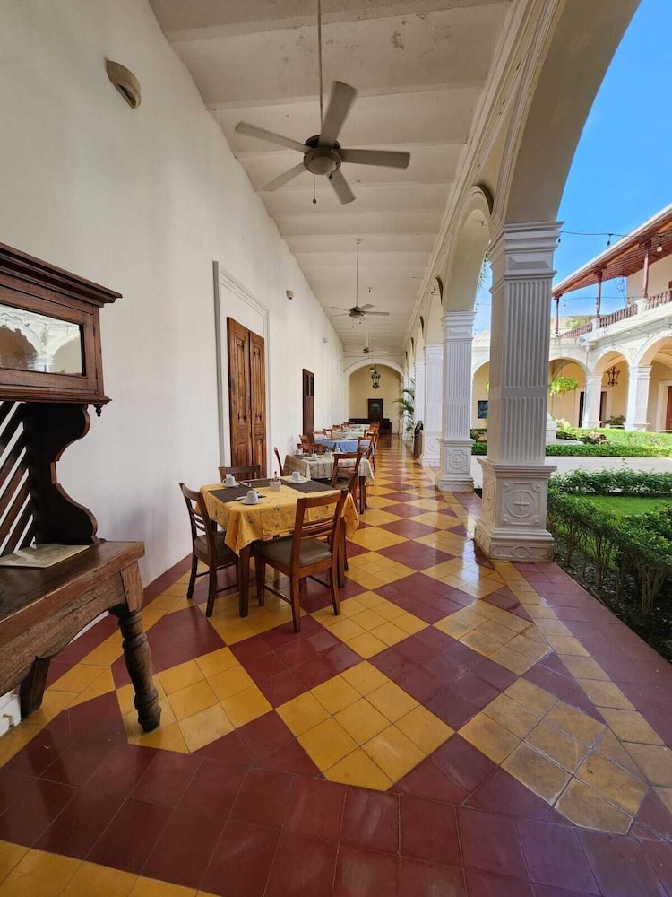 Hotel La Perla 35/50