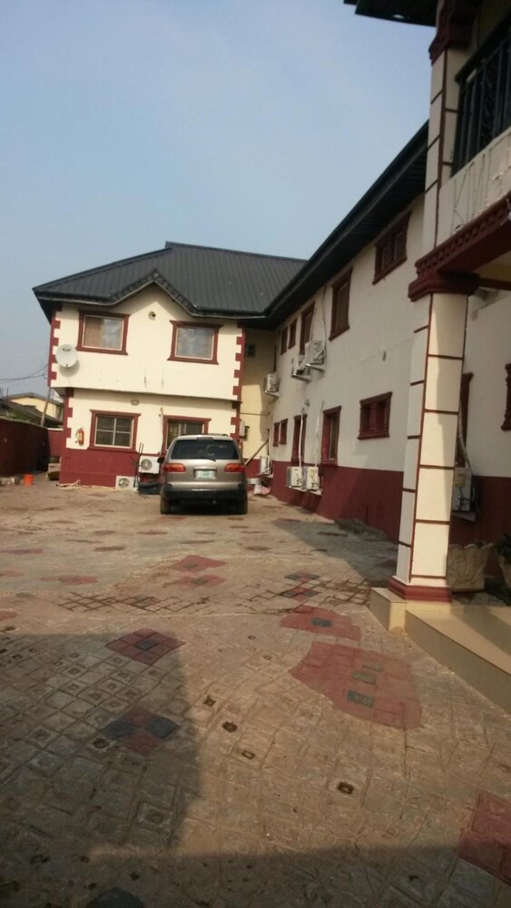 Kings Crown Hotel 21/23