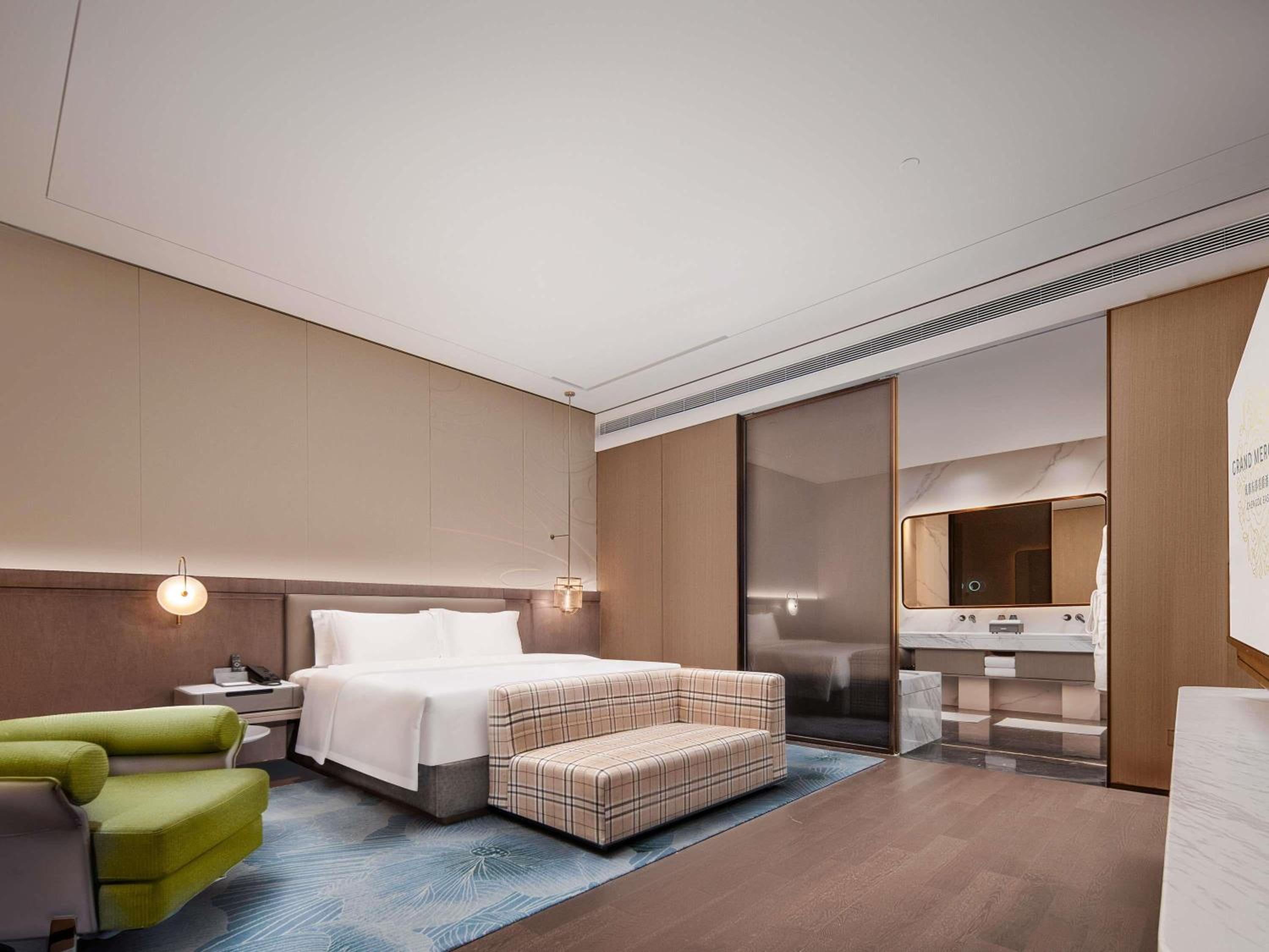 Superior, Suite, King Bed, Queen Bed
