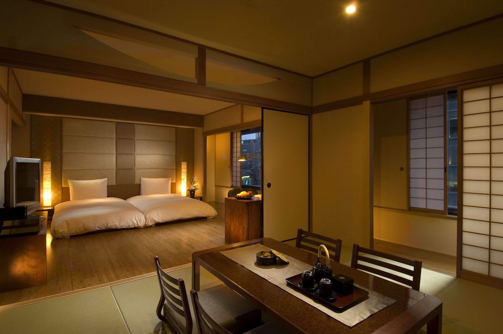 Hilton Osaka 32/77