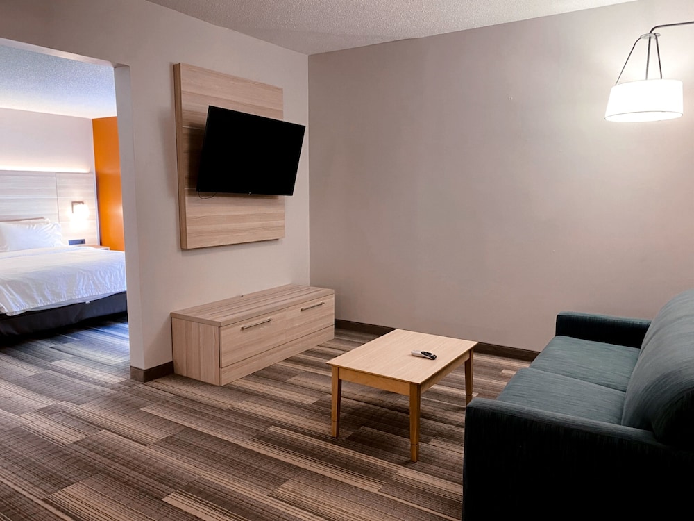 Holiday Inn Express Hotel Suites Logansport 55/70