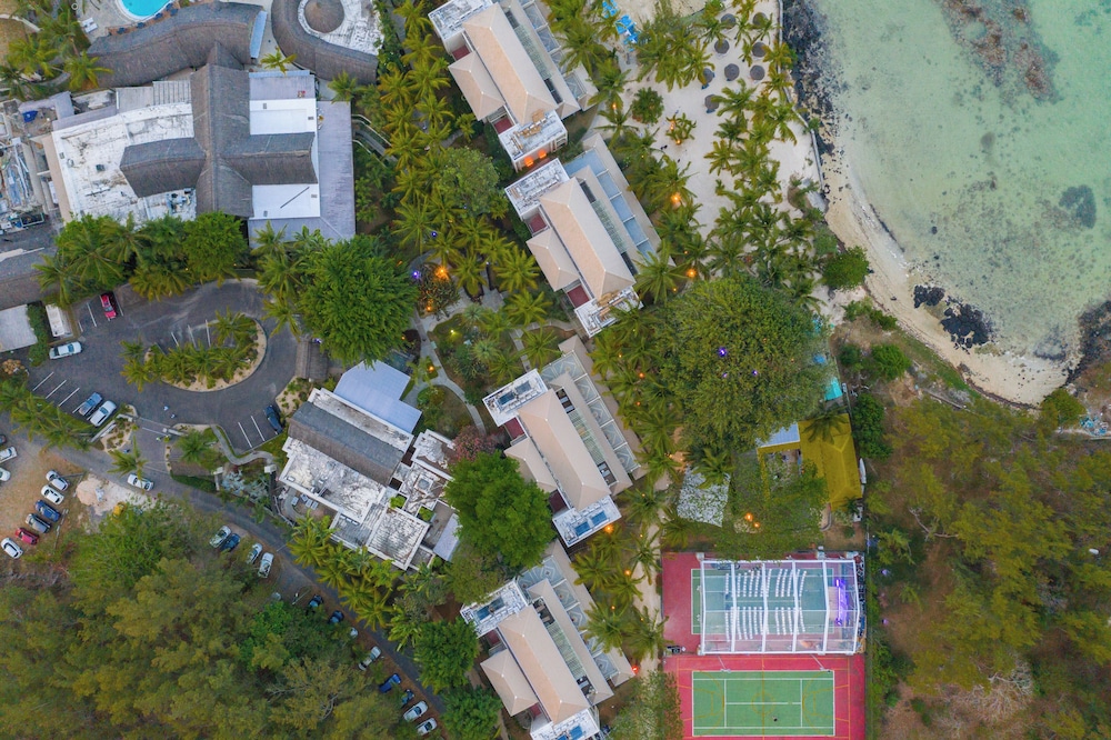 Lagoon Attitude Hotel - Adults only in Calodyne