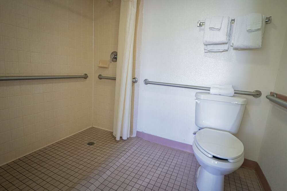 University Inn Suites 5/39