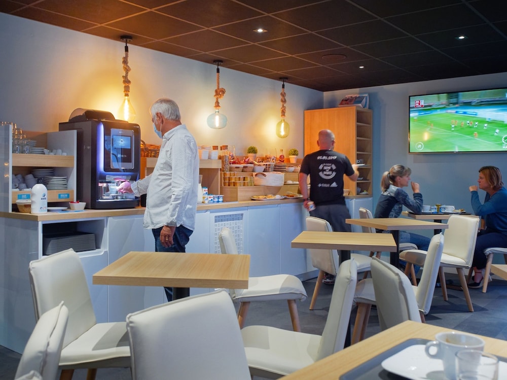 Kyriad Direct Saint Brieuc (Blue Hotel) 35/47