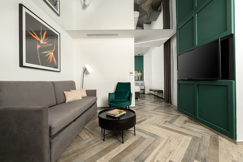 EMBASSY VALLETTA 42/63