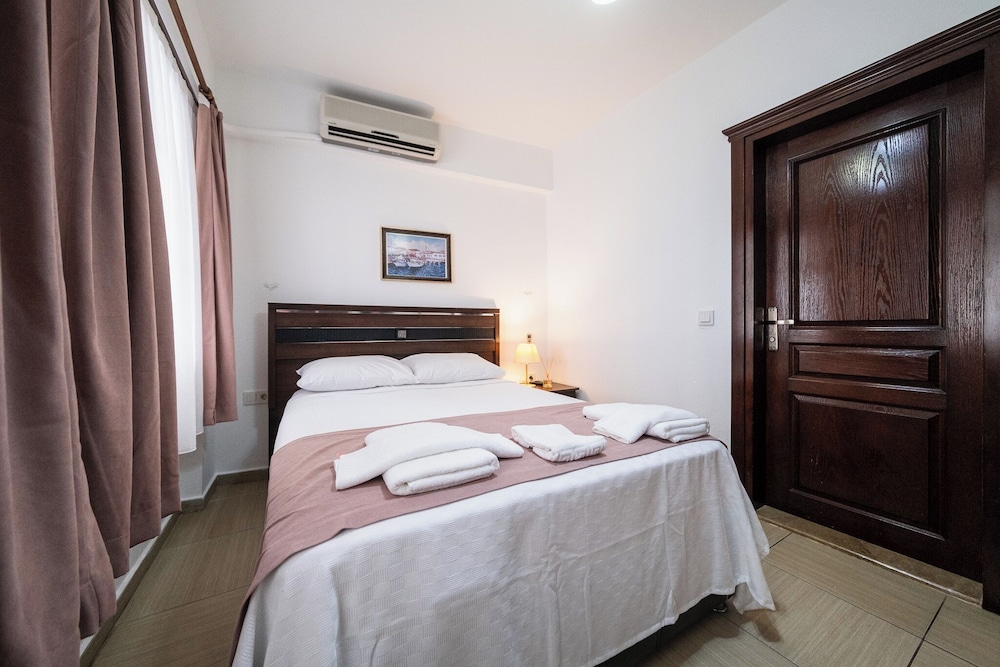 Albatros Hotel 14/33