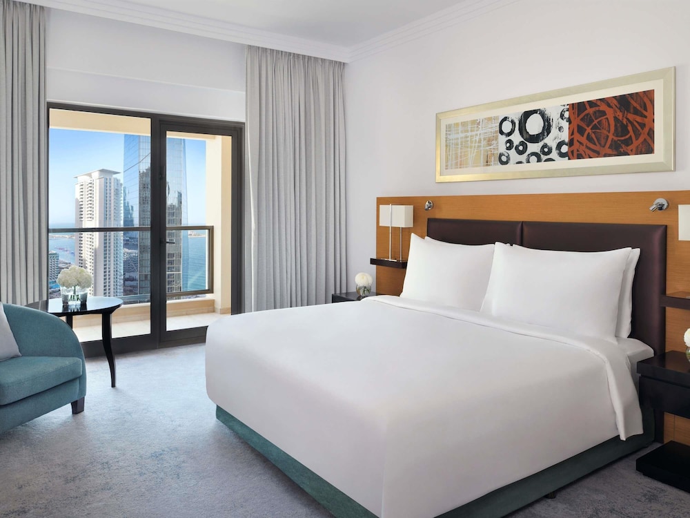 EXECUTIVE, KING BED, PARTIAL SEA VIEW, BALCONY