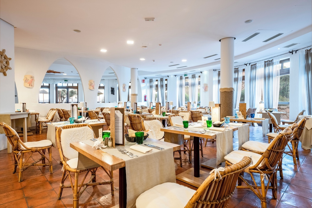 Hotel Resort And Spa Baia Caddinas 34/50