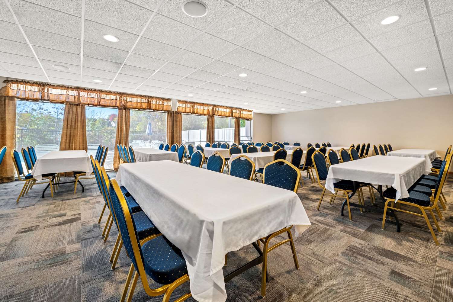 Days Inn by Wyndham Dubuque 25/29
