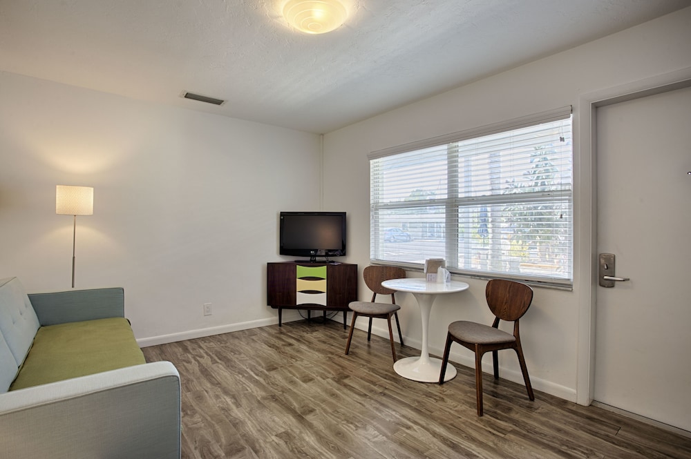 Regency Inn & Suites 45/54