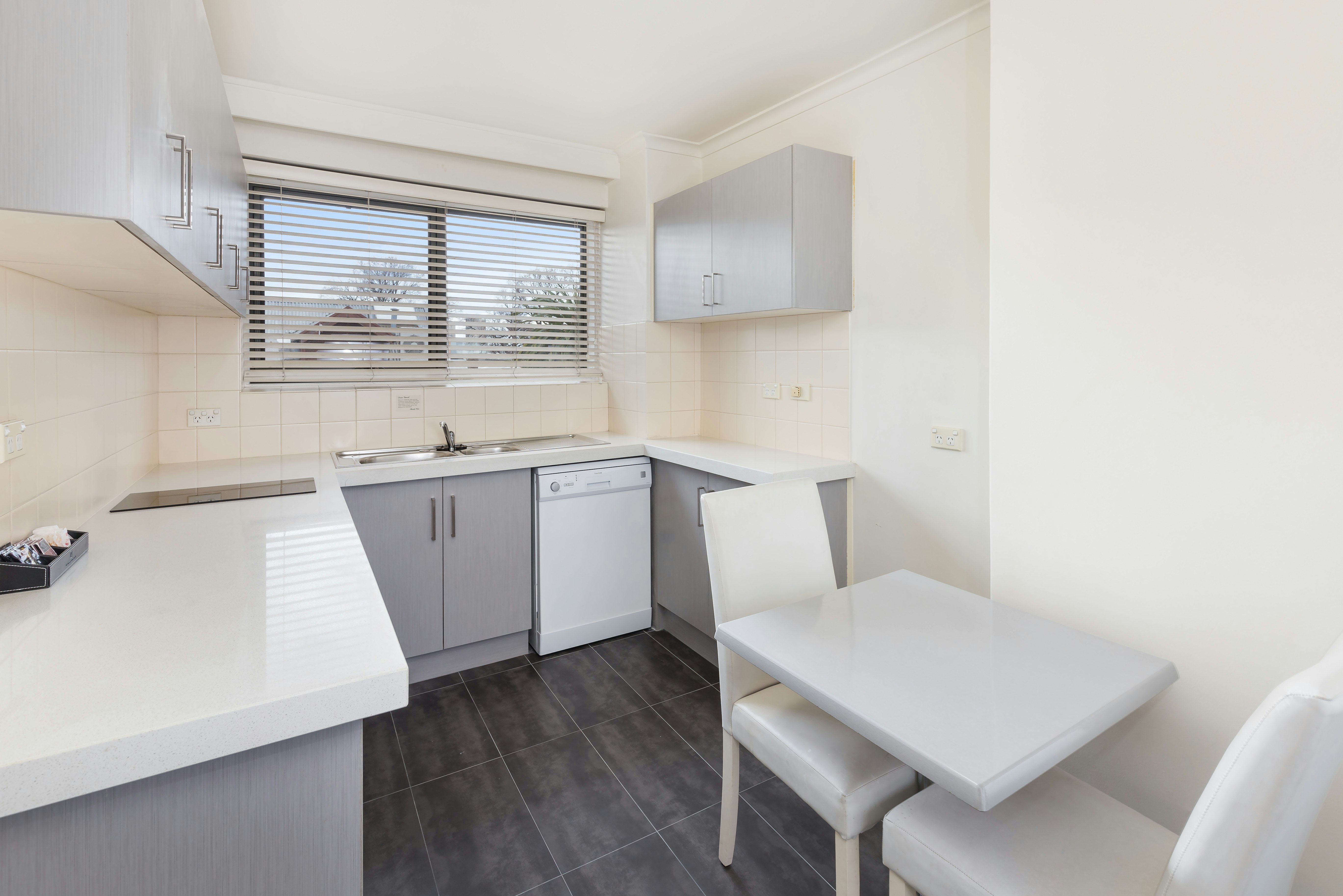 City Edge Serviced Apartments East Melbourne 14/17