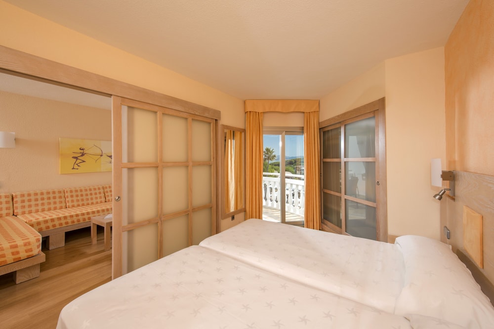 Premium, Family, Twin Beds, 2 Trundle Beds, Garden View, Balcony