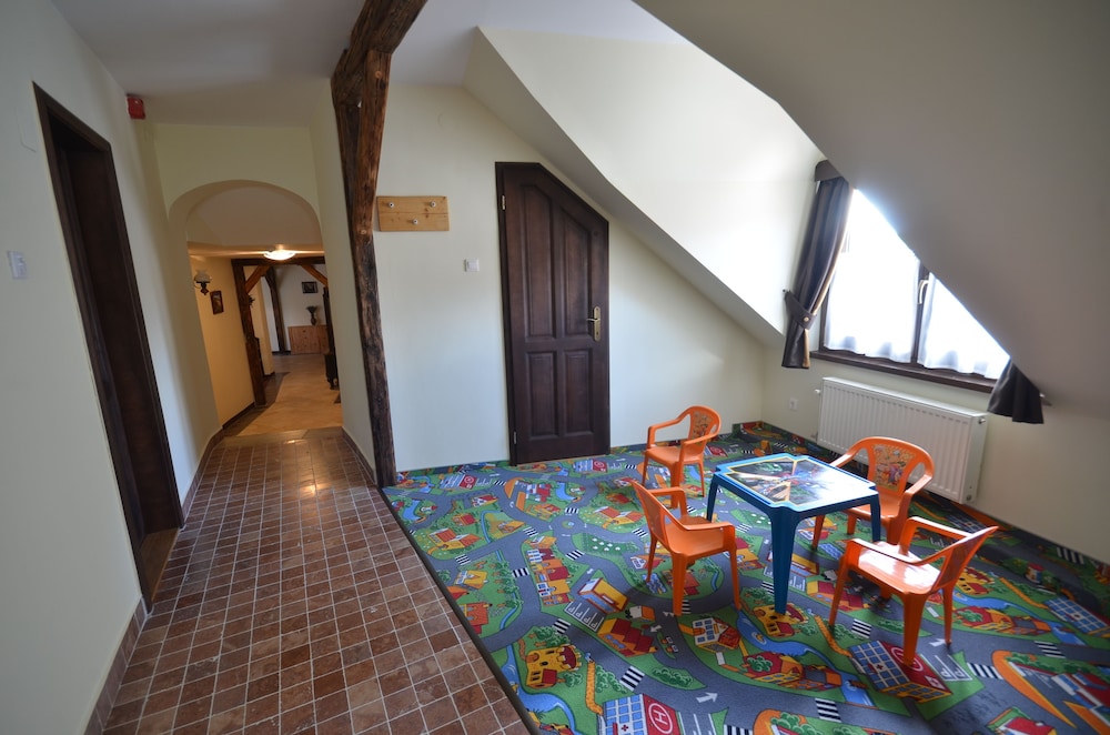 Revesz Hotel 36/42