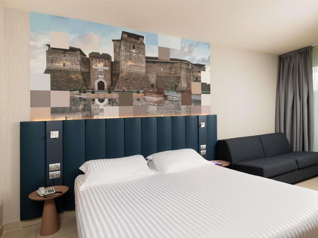 Superior, Double Bed, Lateral Side Sea View, Sofa, Balcony، MERCURE RIMINI ARTIS 6/9