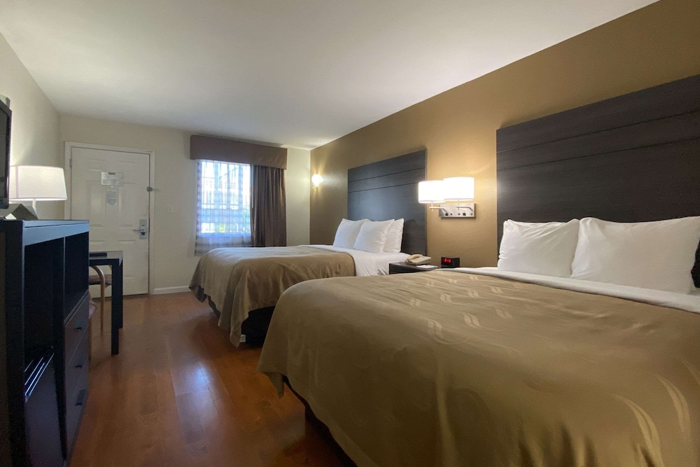 Quality Inn Branson Hwy 76 Central 8/53