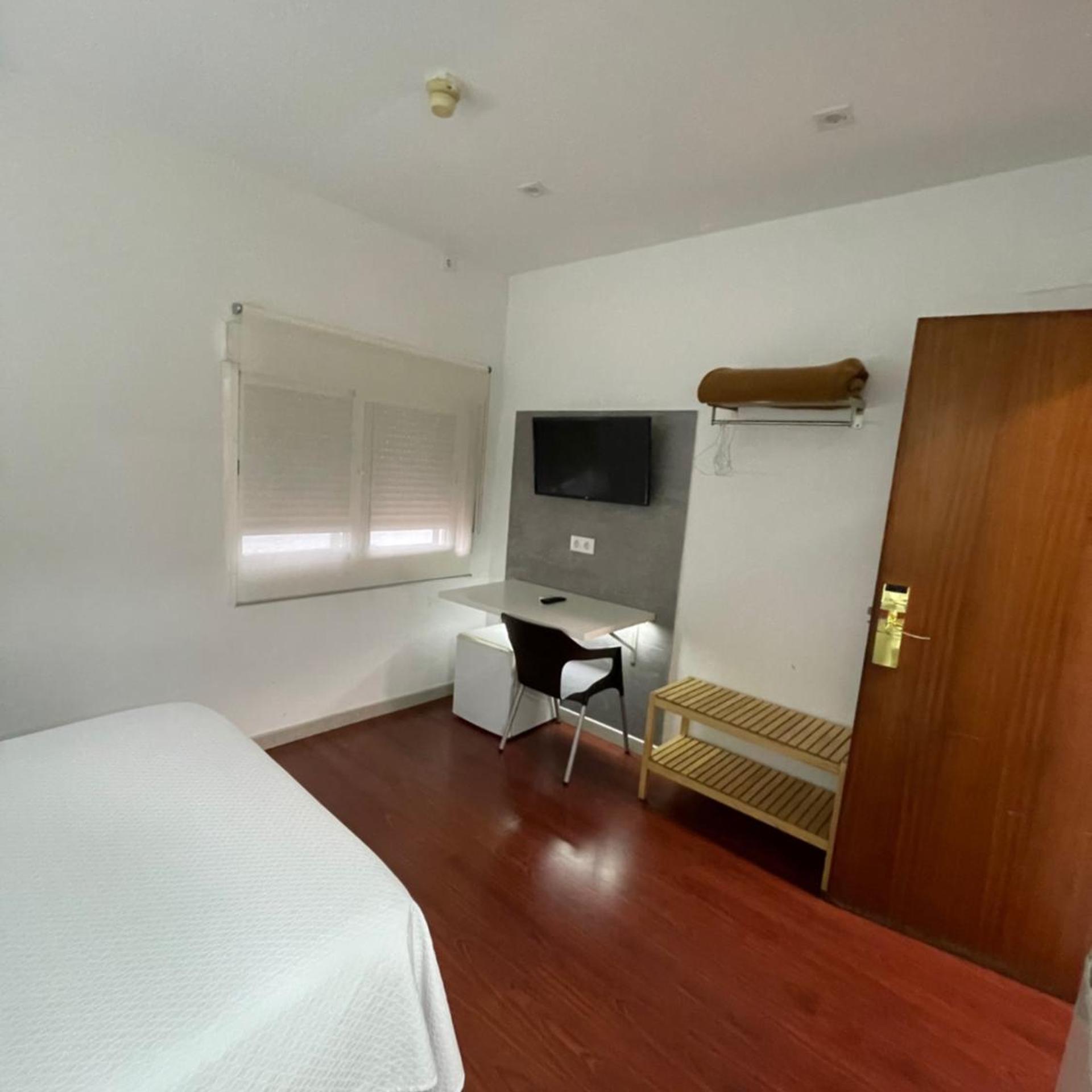 Room, Single
