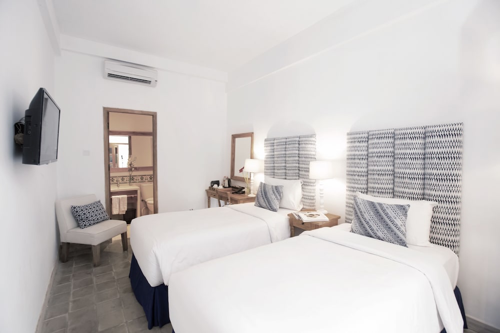 Adhisthana Hotel 32/69