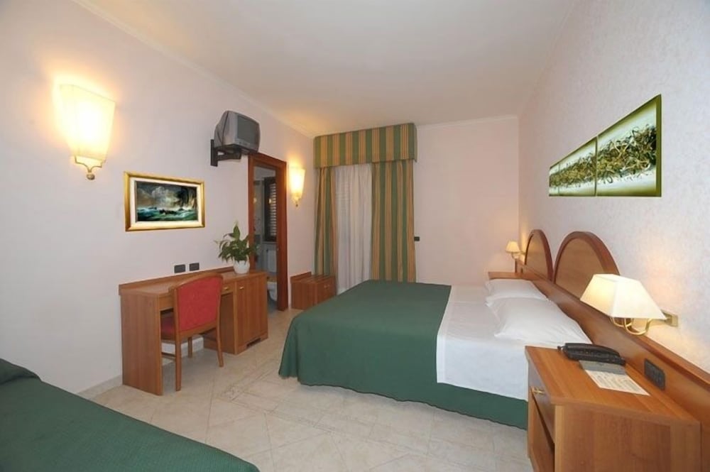 Hotel L'Aquila 4/19