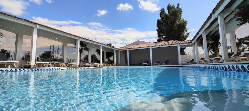 Hotel Et Spa Les Cleunes Oleron 72/74