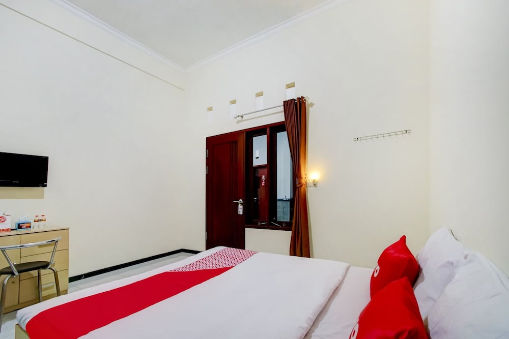 Super OYO Capital O 90151 Guest House 180 13/30