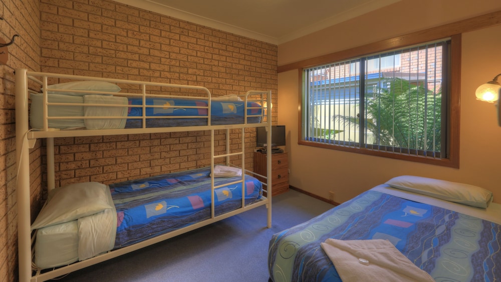 Barrass John Bright Motor Inn 16/43